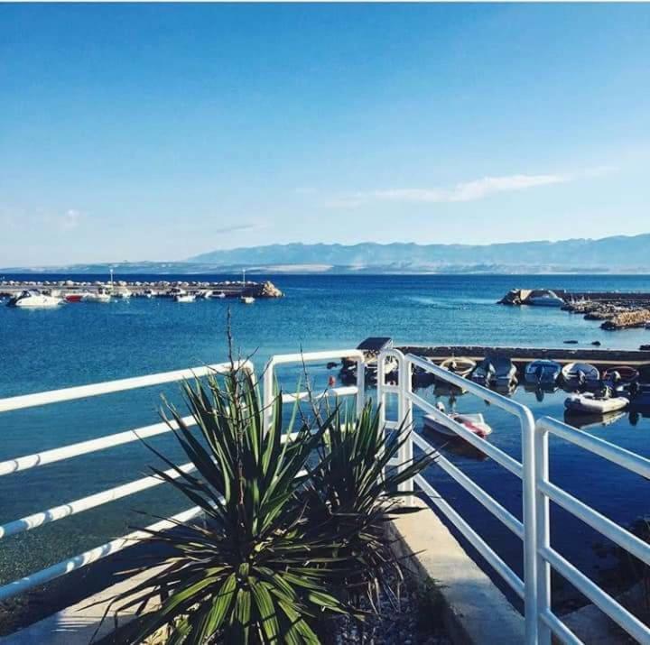 Apartmani Laura Vir Exteriér fotografie